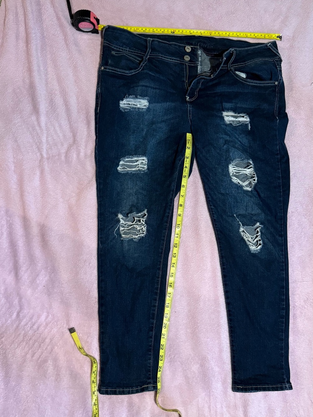 No Boundaries Distressed Dark Wash Capri Jeans | Size 15 | Stretch Denim